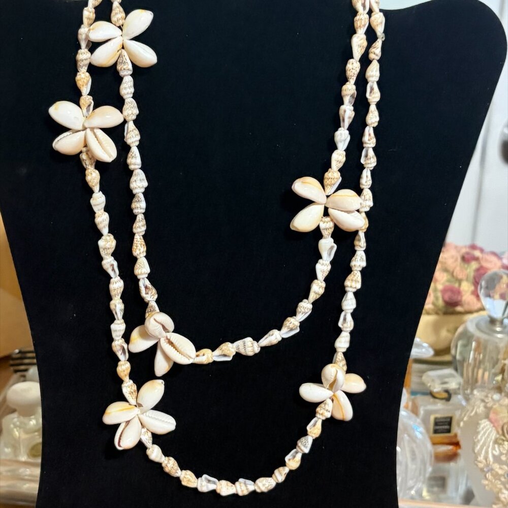 HAWAIIN BEAD NECKLACE 20 INCHES
